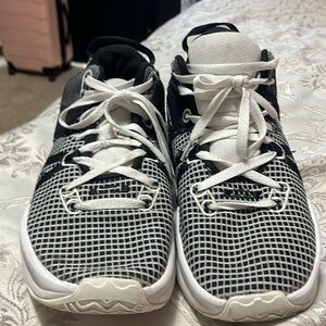 Men’s basketball shoes size 10.5